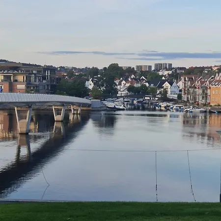 Stylish Apartment With Beautiful Views Of The River, Beach Nearby Kristiansand Exterior foto