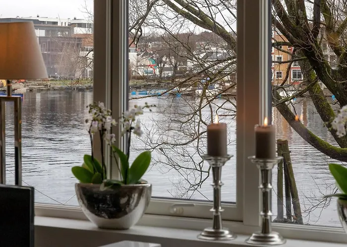 Stylish Apartment With Beautiful Views Of The River, Beach Nearby