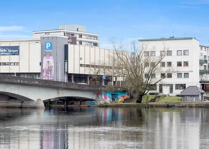 Stylish Apartment With Beautiful Views Of The River, Beach Nearby
