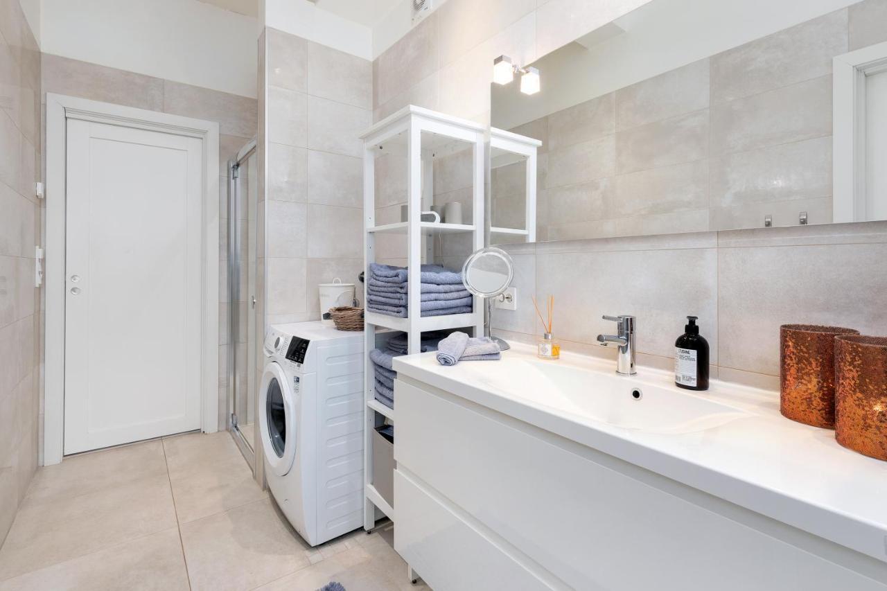 Stylish With Beautiful Views Of The River, Nearby Lägenhet