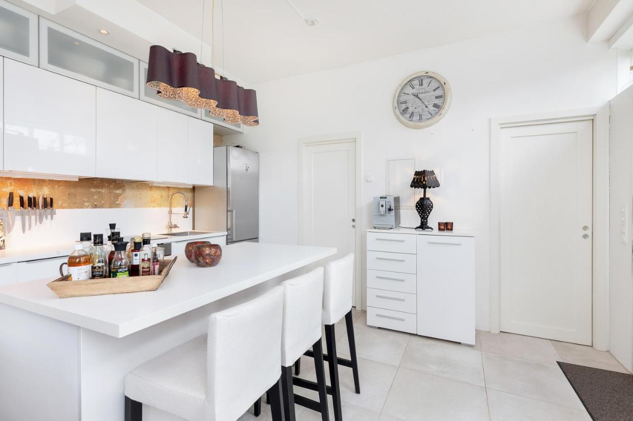 Stylish With Beautiful Views Of The River, Nearby Lägenhet Kristiansand